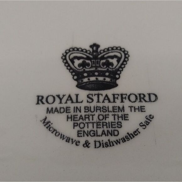 SOLD 2 Royal Stanford Fine China England Christmas Eve Plates New - Picture 6 of 6